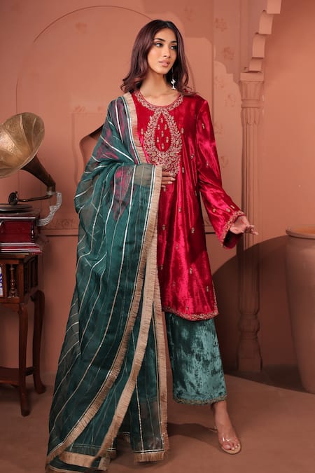 RICHA AHLUWALIA Dori Zardozi Embroidered Velvet Kurta Set 