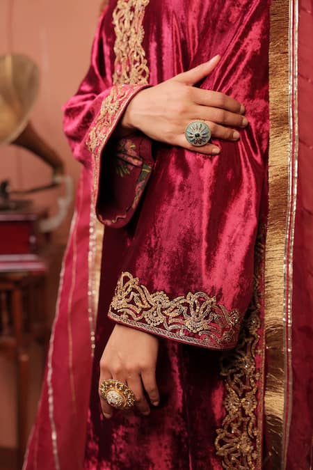 Shop_RICHA AHLUWALIA_Maroon Velvet, Silk, Cotton, Organza Embroidery, Sequins, Zari, Dori Kurta Set _Online_at_Aza_Fashions