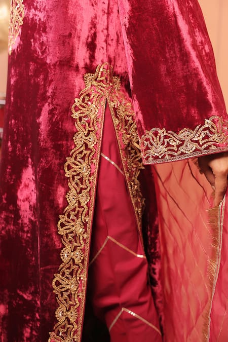 Buy_RICHA AHLUWALIA_Maroon Velvet, Silk, Cotton, Organza Embroidery, Sequins, Zari, Dori Kurta Set 