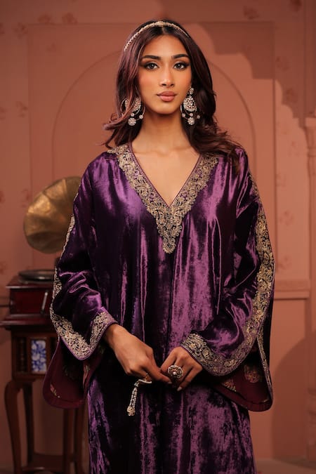 Buy_RICHA AHLUWALIA_Purple Silk, Velvet Embroidery, Sequins V-neck Kaftan _Online_at_Aza_Fashions
