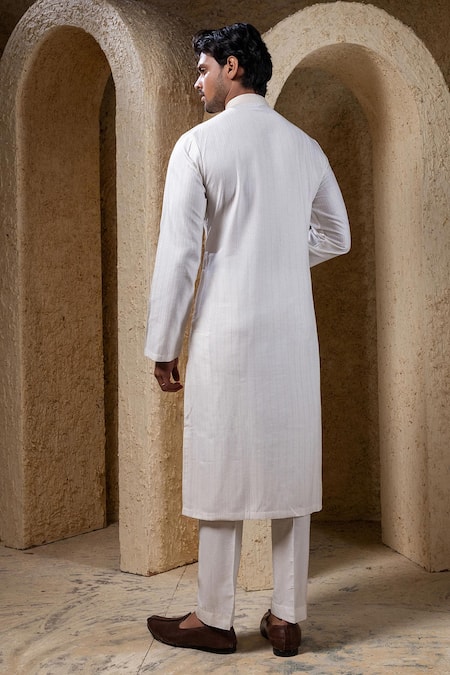 Darshika Menswear Pin Tuck Pattern Kurta Set 