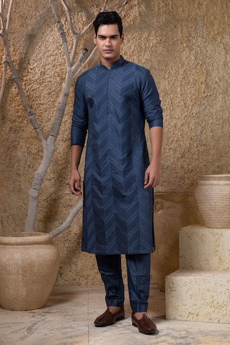 Darshika Menswear Elephant Embroidered Bundi & Kurta Set 