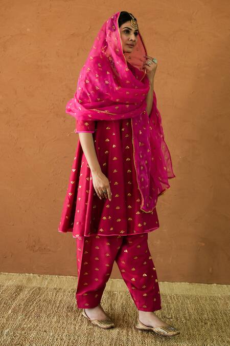 Buy Gulabo Jaipur Red Chanderi Embroidery, Lace Round Neck Riza Anarkali Set Online at Aza Fashions Buy_Gulabo Jaipur_Red Chanderi Embroidery, Lace Round Neck Riza Anarkali Set _Online_at_Aza_Fashions