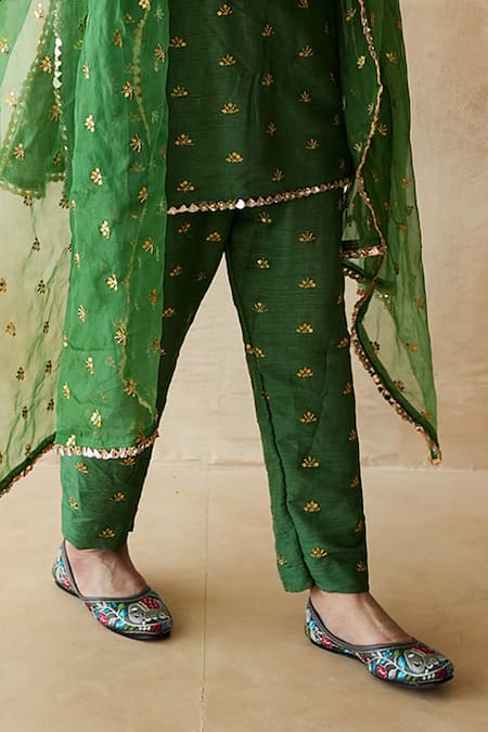 Buy Gulabo Jaipur Green Chanderi Embroidery, Sequins, Lace Round Neck Rani Straight Kurta Set Online at Aza Fashions Buy_Gulabo Jaipur_Green Chanderi Embroidery, Sequins, Lace Round Neck Rani Straight Kurta Set _Online_at_Aza_Fashions