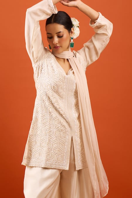Samyukta Singhania_Off White Crepe Embroidery V-neck Geometric Kurta Sharara Set _at_Aza_Fashions