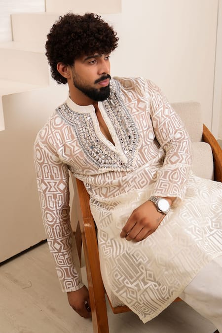 Buy_Menero_Off White Chanderi Silk, Cotton Embroidery, Self Geometric Kurta And Pant _Online_at_Aza_Fashions