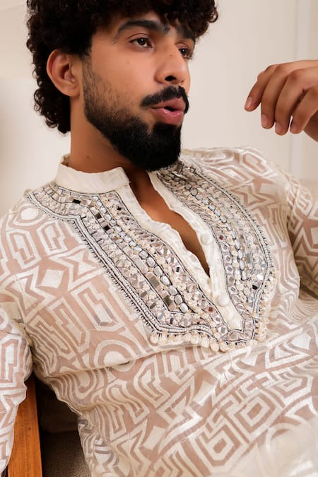 Menero_Off White Chanderi Silk, Cotton Embroidery, Self Geometric Kurta And Pant _at_Aza_Fashions