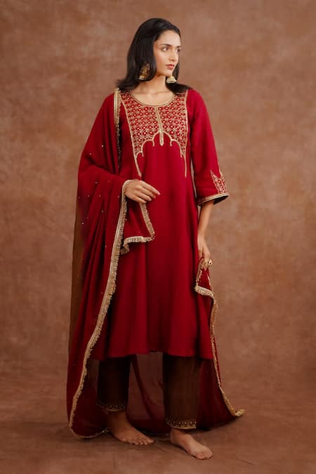 World of Sugandh Ruhani Hand Embroidered Kurta With Pant 