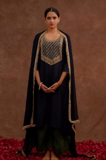 World of Sugandh Neelara Hand Embroidered Kurta Set 