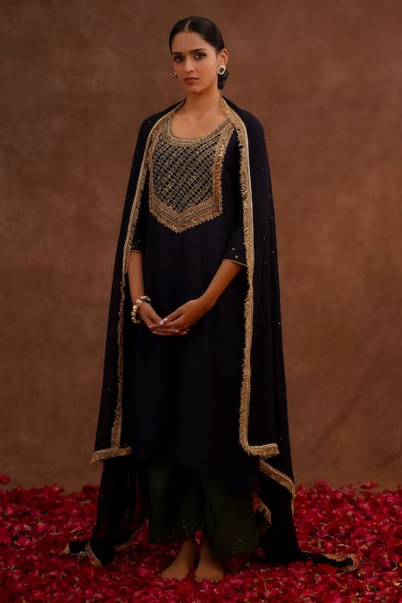 World of Sugandh Neelara Hand Embroidered Kurta Set 