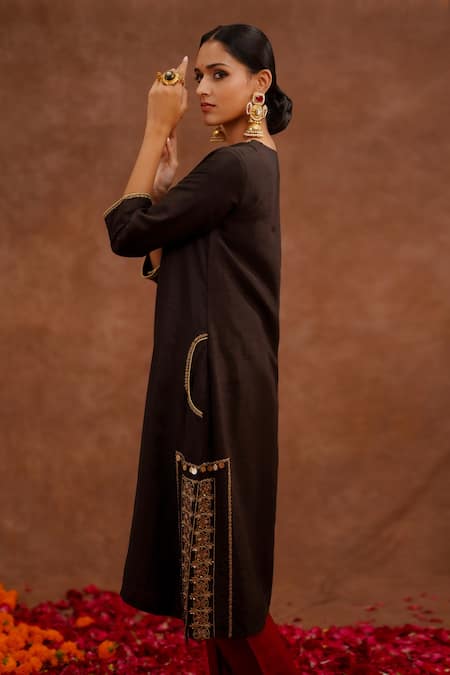 Buy_World of Sugandh_Charcoal Dupion, Silk Embroidery V-neck Kumkum Hand Kurta Set _Online_at_Aza_Fashions