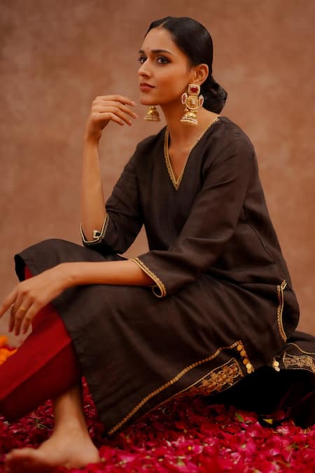World of Sugandh_Charcoal Dupion, Silk Embroidery V-neck Kumkum Hand Kurta Set _at_Aza_Fashions