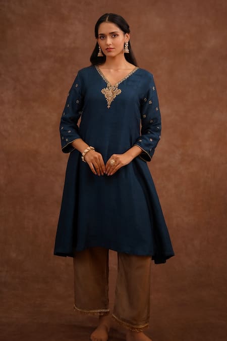 World of Sugandh Neelkanthi Hand Embroidered Kurta With Pant 