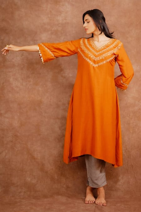 World of Sugandh Surkhiya Hand Embroidered Kurta With Pant 