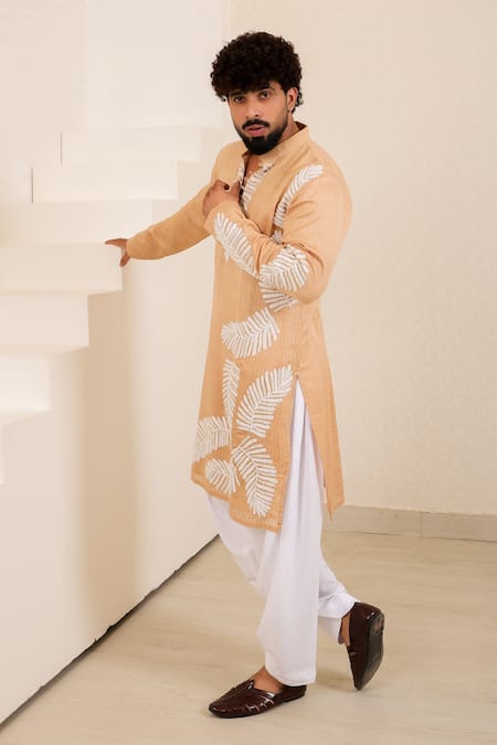 Menero Self Fabric Leaf Motif Embroidered Kurta Set 