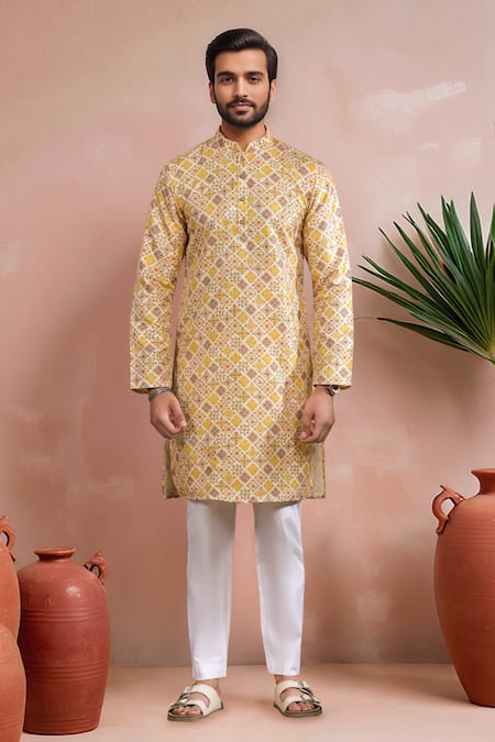 Arihant Rai Sinha Butti Embroidered Kurta Set 