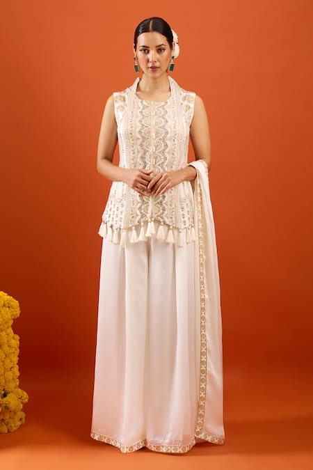 Samyukta Singhania Embroidered Kurta Set 