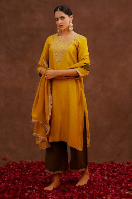 World of Sugandh Amaltas Hand Embroidered Kurta Set With Dupatta 