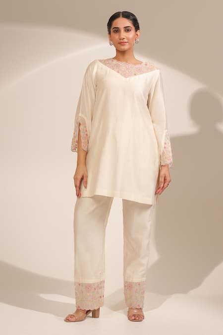 Buy_Laxmishriali_Off White Chanderi, Organza Embroidery Boat Neck Arabella Kurta Pant Set _Online_at_Aza_Fashions