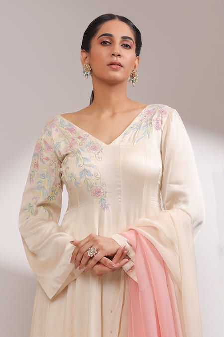 Buy_Laxmishriali_Off White Silk, Organza Embroidery V-neck Sophia Anarkali Set _Online_at_Aza_Fashions