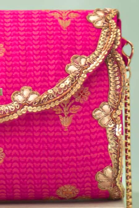 Buy_Amyra_Pink Metallic Thread, Sequins Bahar Floral Motif Clutch_Online_at_Aza_Fashions