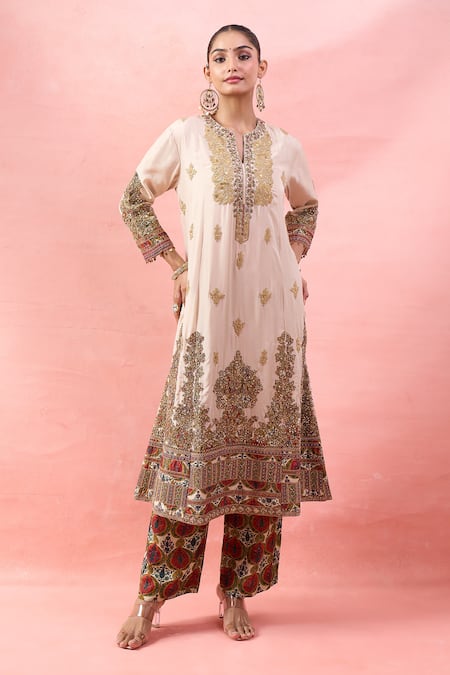 Debyani + CO Noor E Nazar Embroidered Kurta With Pant 