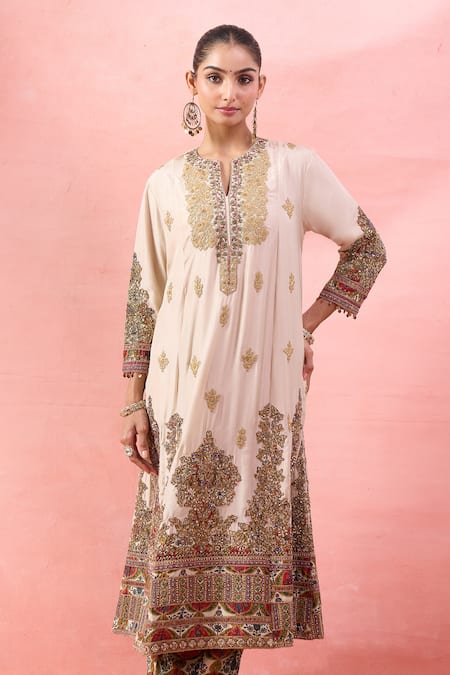 Buy_Debyani + CO_Off White Embroidery, Metallic Thread Split V-neck Noor E Nazar Kurta With Pant _Online_at_Aza_Fashions