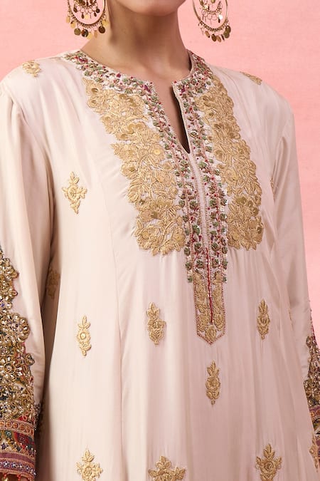 Shop_Debyani + CO_Off White Embroidery, Metallic Thread Split V-neck Noor E Nazar Kurta With Pant _Online_at_Aza_Fashions