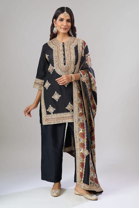 Buy_Debyani + CO_Black Embroidery, Zari, Metallic Thread Round Neck Meenakumari Kurta Set _Online_at_Aza_Fashions