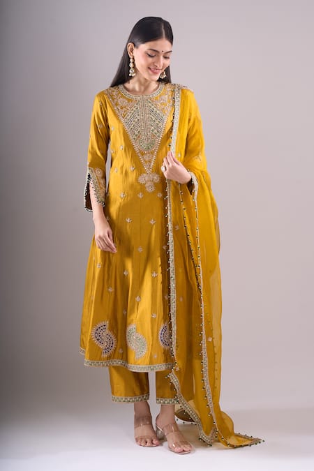 Surbhi Shah Mehek Embroidered Kurta Set 