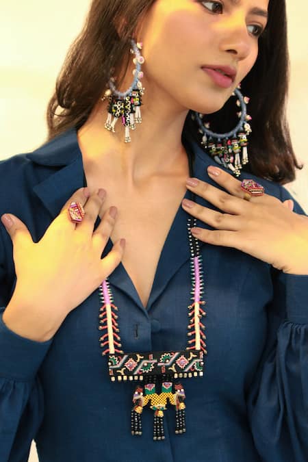 NAKHREWAALI Manchali Beaded Pendant Necklace 