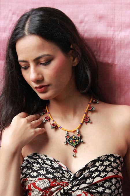 NAKHREWAALI Sahiba Hand Embroidered Pendant Necklace 