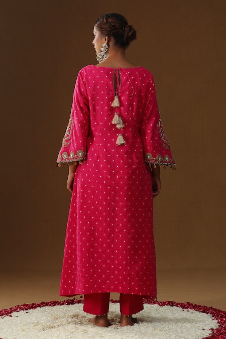 Arpita Sulakshana Gulabi Noor Embroidered Kurta Set 