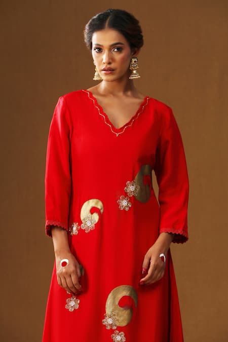 Arpita Sulakshana Red Silk Embroidery V-neck Rooh Gulabi Hand Painted Kurta Set Online at Aza Fashions Arpita Sulakshana_Red Silk Embroidery V-neck Rooh Gulabi Hand Painted Kurta Set _Online_at_Aza_Fashions