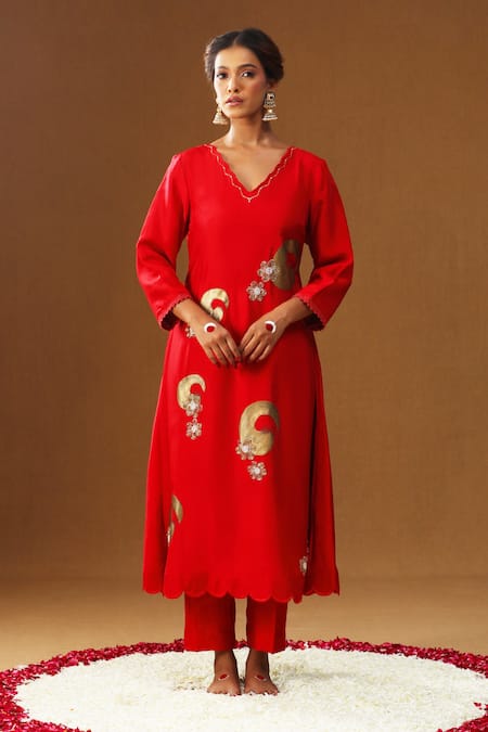 Shop Arpita Sulakshana Red Silk Embroidery V-neck Rooh Gulabi Hand Painted Kurta Set Online at Aza Fashions Shop_Arpita Sulakshana_Red Silk Embroidery V-neck Rooh Gulabi Hand Painted Kurta Set _Online_at_Aza_Fashions