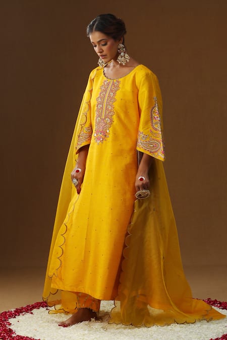 Buy_Arpita Sulakshana_Yellow Silk Embroidery Round Neck Amar Ishq Kurta Set 