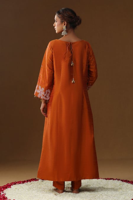 Arpita Sulakshana Kesar Tara Embroidered Kurta Set 