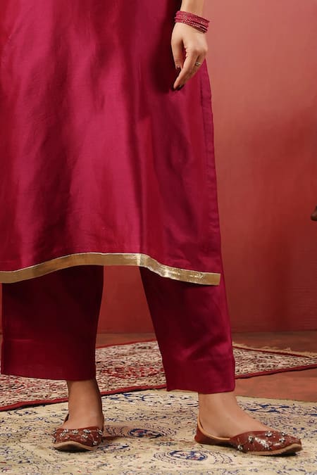 Anshu Wadhwa_Wine Chanderi Zari, Embroidery V-neck Kurta Set _Online_at_Aza_Fashions