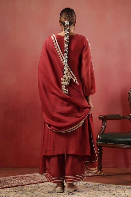 Anshu Wadhwa Embroidered Kurta Set 