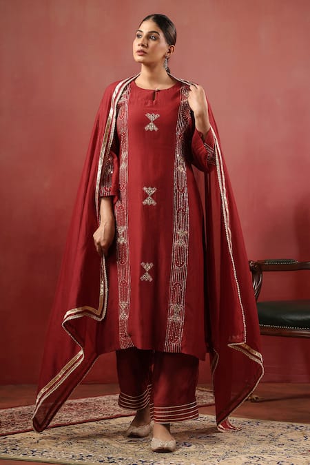 Buy_Anshu Wadhwa_Maroon Chanderi Embroidery, Mirrors, Piping Round , Keyhole Kurta Set _Online_at_Aza_Fashions