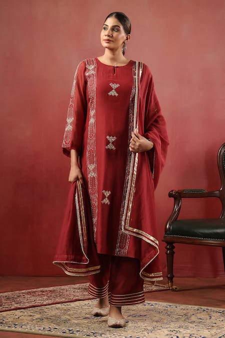 Anshu Wadhwa Embroidered Kurta Set 