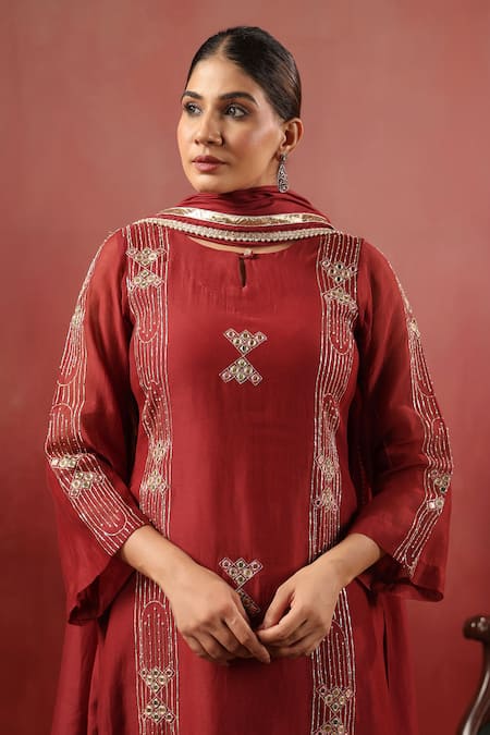 Anshu Wadhwa_Maroon Chanderi Embroidery, Mirrors, Piping Round , Keyhole Kurta Set _at_Aza_Fashions