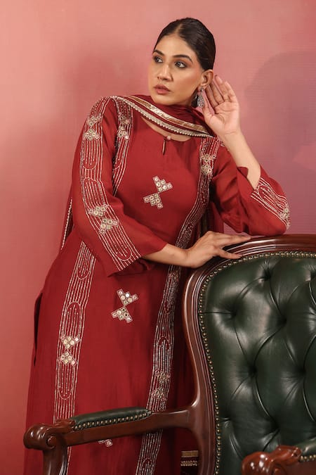Buy_Anshu Wadhwa_Maroon Chanderi Embroidery, Mirrors, Piping Round , Keyhole Kurta Set 
