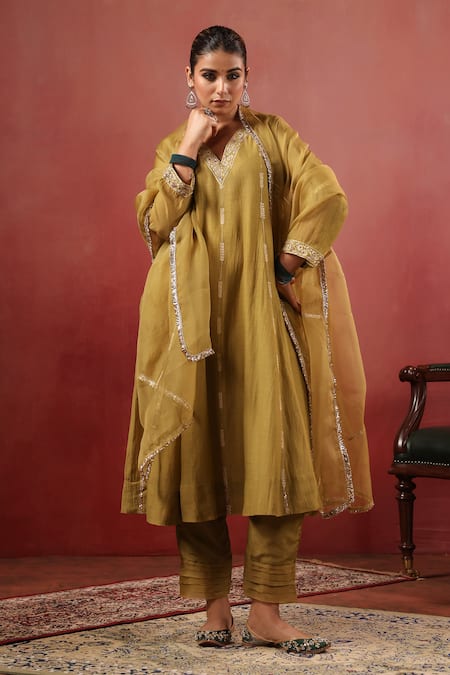 Anshu Wadhwa Chanderi Embroidered Kurta Set 