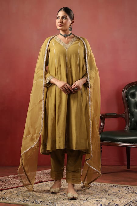 Anshu Wadhwa Chanderi Embroidered Kurta Set 