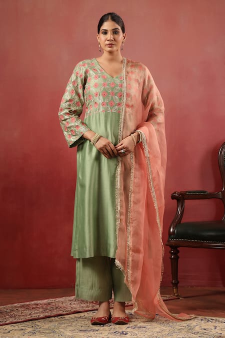 Anshu Wadhwa Embroidered Chanderi Kurta Pant Set 