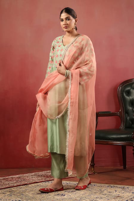 Buy_Anshu Wadhwa_Green Chanderi Embroidery, Gota Patti V-neck Kurta Pant Set _Online_at_Aza_Fashions
