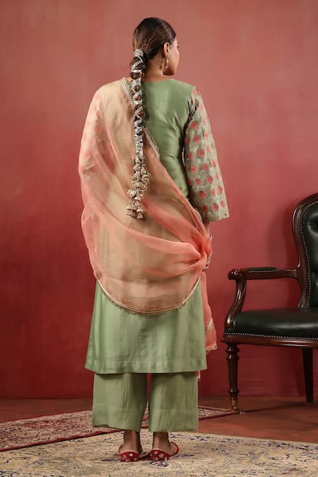 Anshu Wadhwa Embroidered Chanderi Kurta Pant Set 