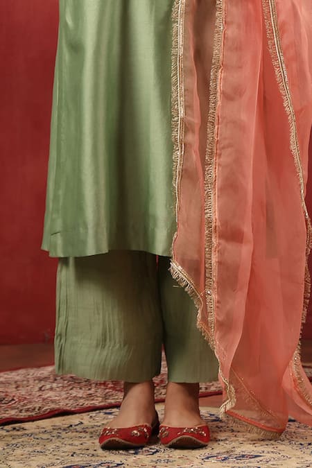 Anshu Wadhwa_Green Chanderi Embroidery, Gota Patti V-neck Kurta Pant Set _at_Aza_Fashions