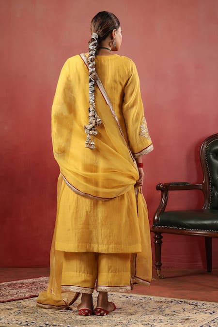 Anshu Wadhwa Embroidered Kurta Pant Set 